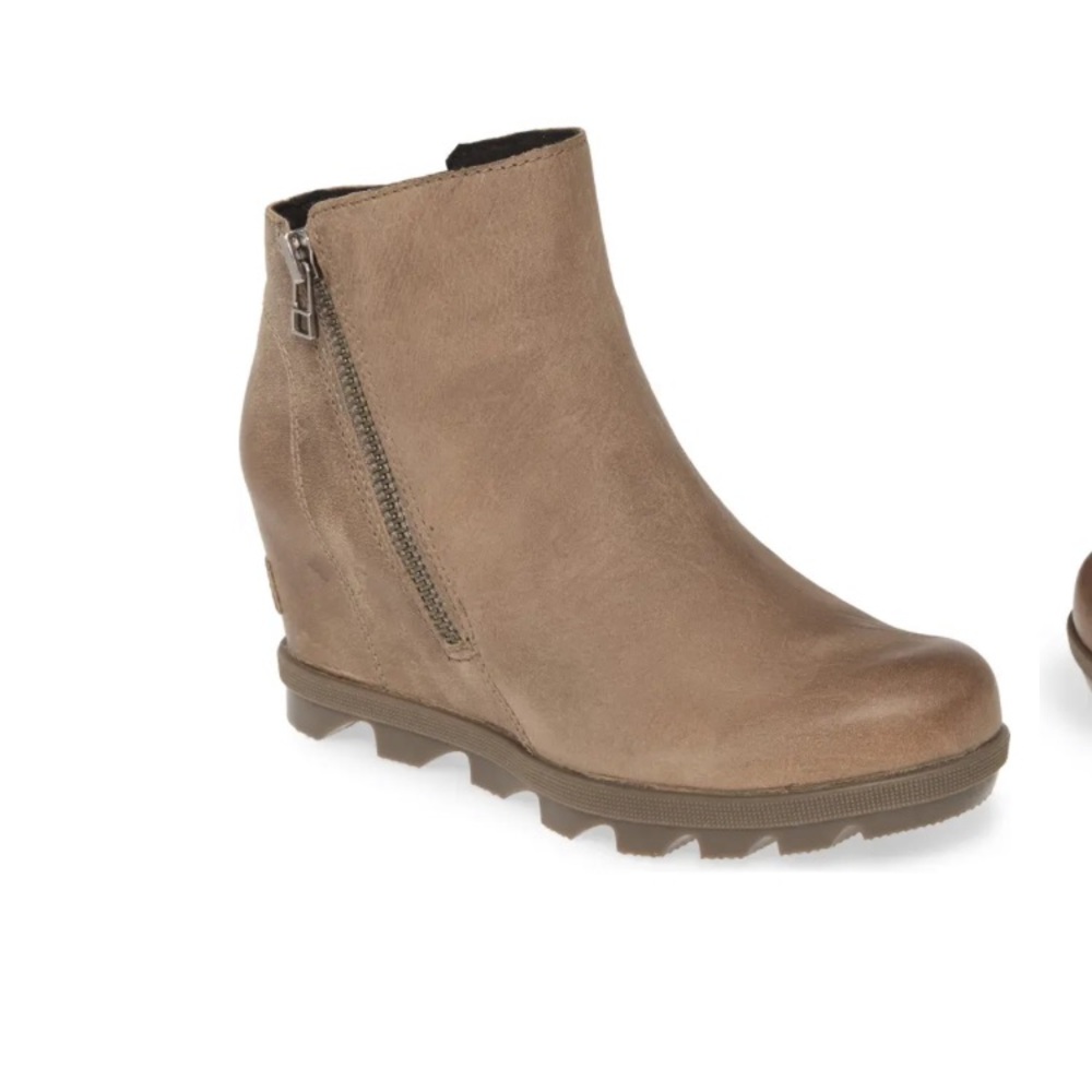 Flash sale! Sorel Joan Of Arctic Wedges Zip